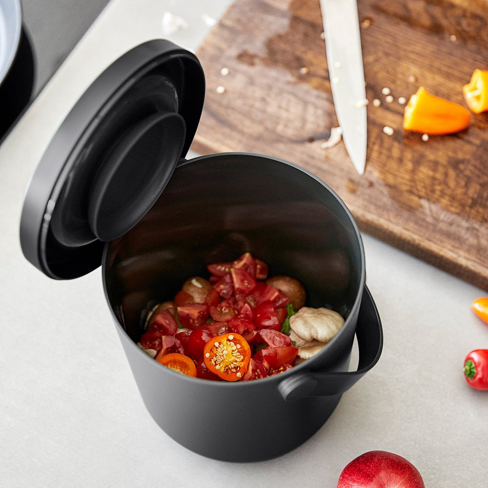 Denmark replica 3 litre circular waste bin in black